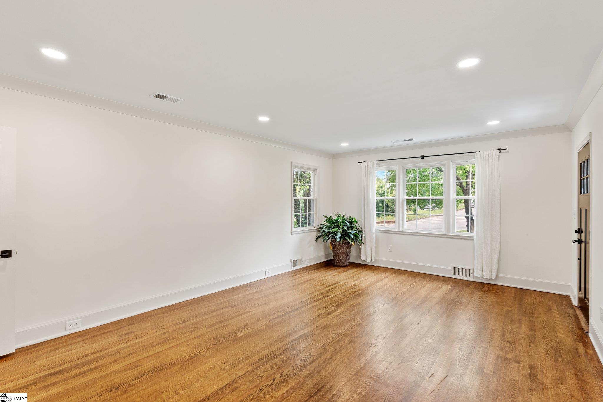 411 East Faris Road Greenville, SC 29605 - Photo 9 of 36 Gallery Image 9