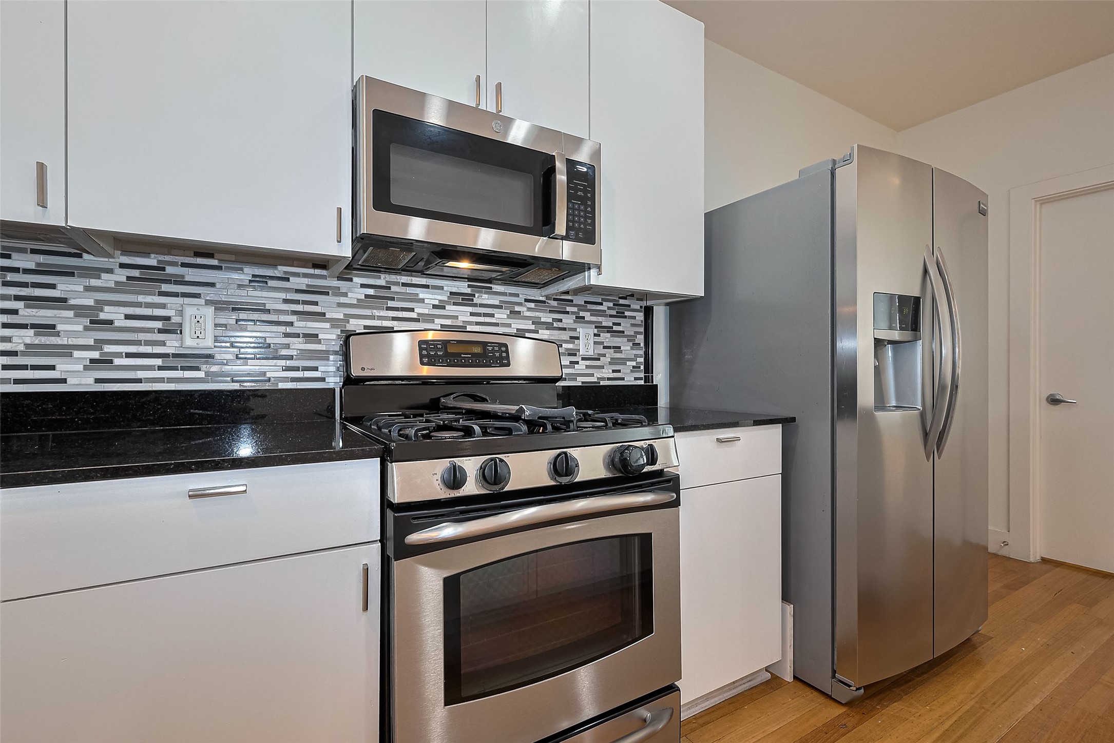 4331 Eigel Street Houston, TX 77007 - Photo 20 of 38 a kitchen with stainless steel appliances a stove microwave and sink