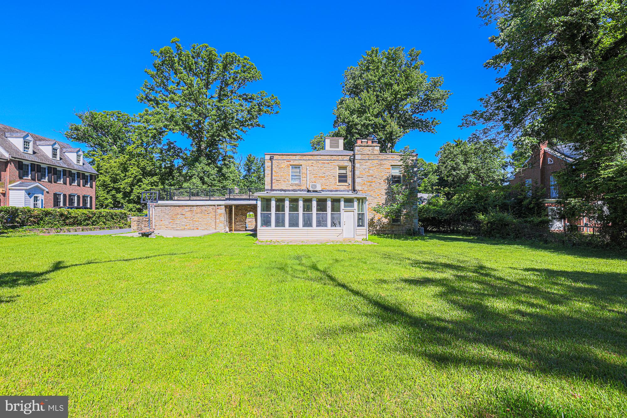 3305 Bancroft Road Baltimore, MD 21215 - Photo 5 of 61 Charming home on lush green grounds.