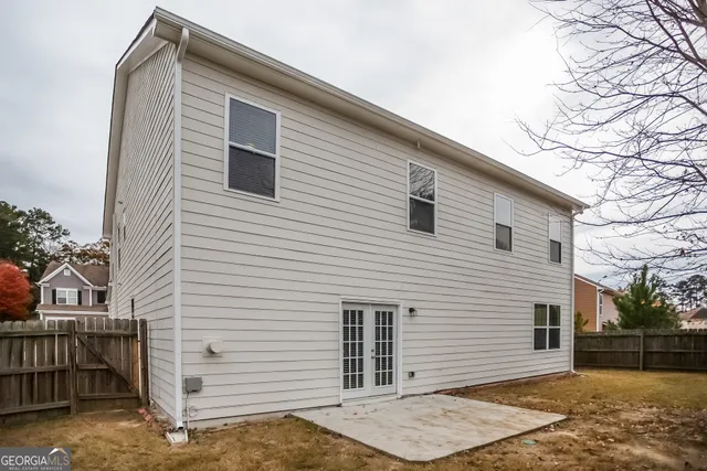 a view of backyard of house