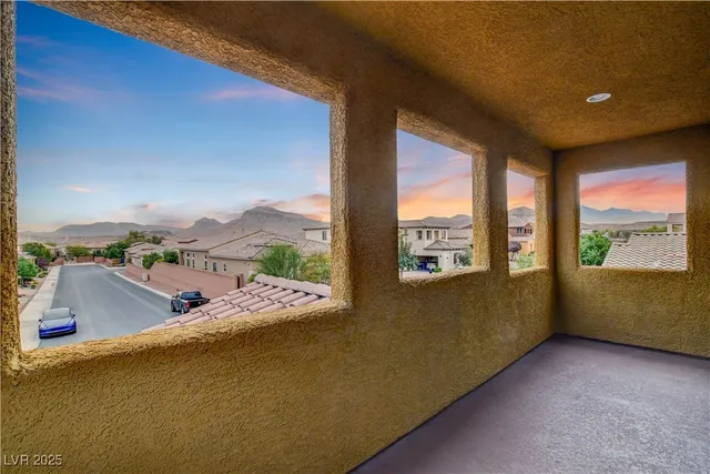 $949,000 | 8826 Dramatic Gold Avenue, Las Vegas, NV 89178