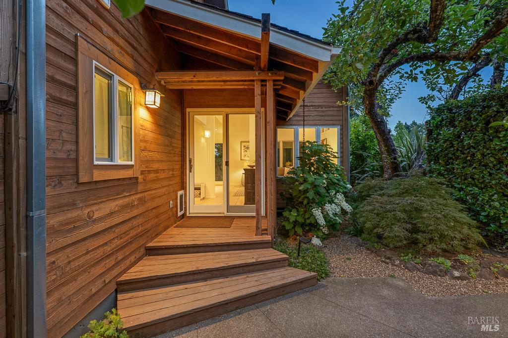 4542 Thomas Road Sebastopol, CA 95472 - Photo 57 of 60 a porch with seating space