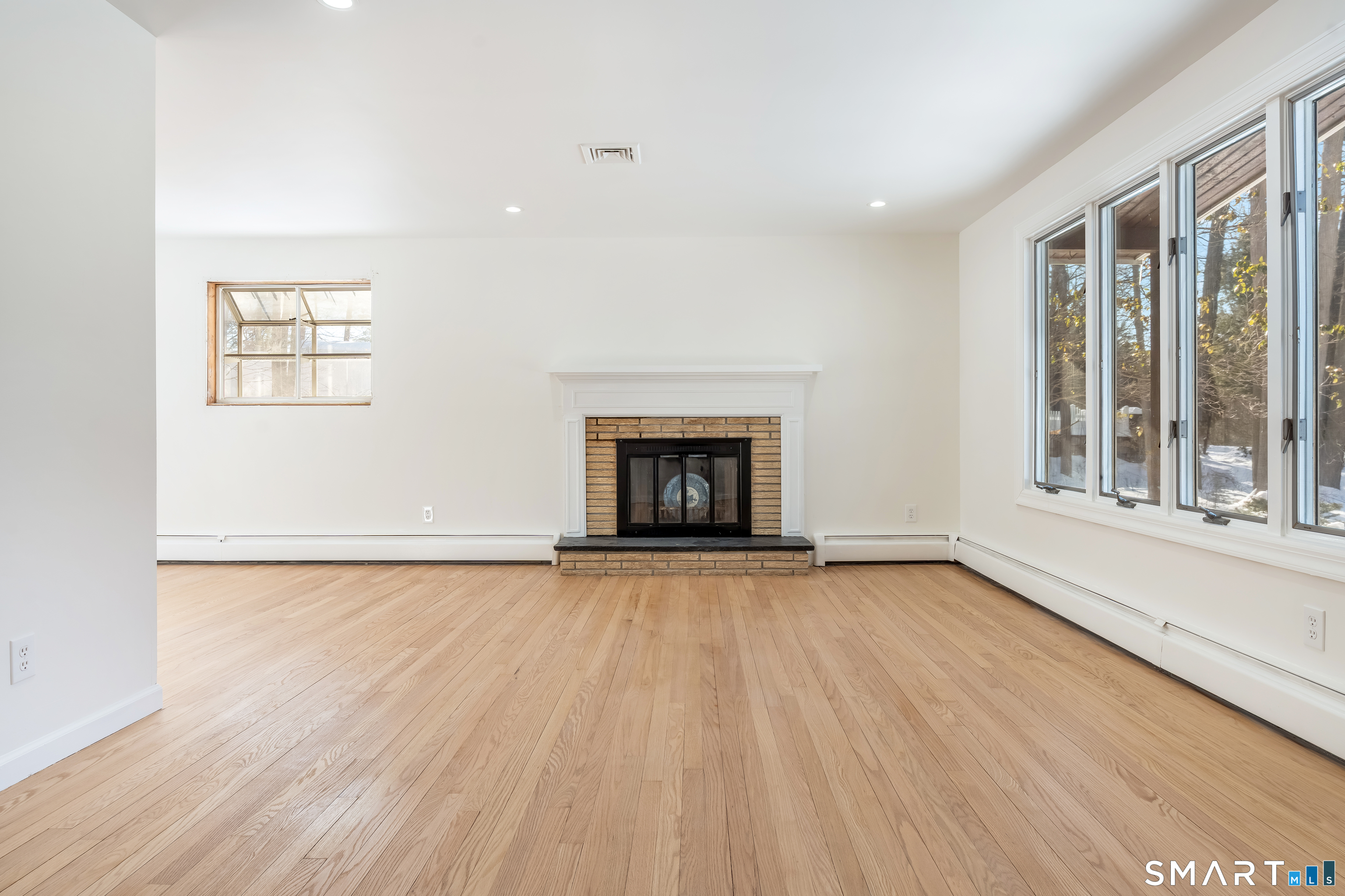 24 Pleasant Hill Road Newtown, CT 06470 - Photo 2 of 27