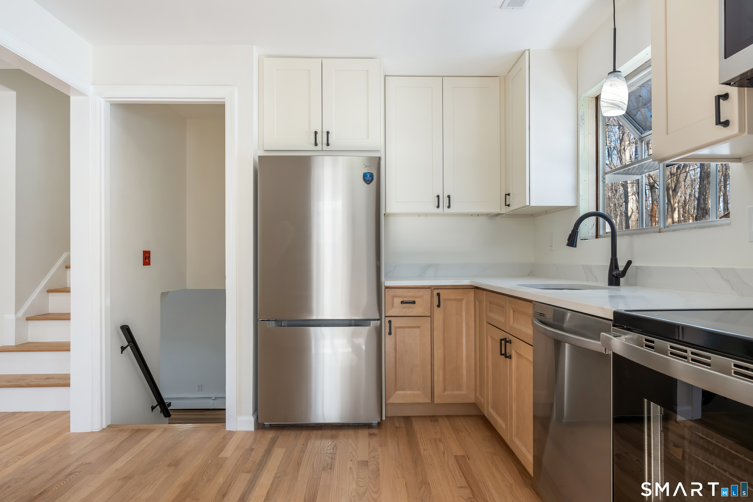 24 Pleasant Hill Road Newtown, CT 06470 - Photo 5 of 27