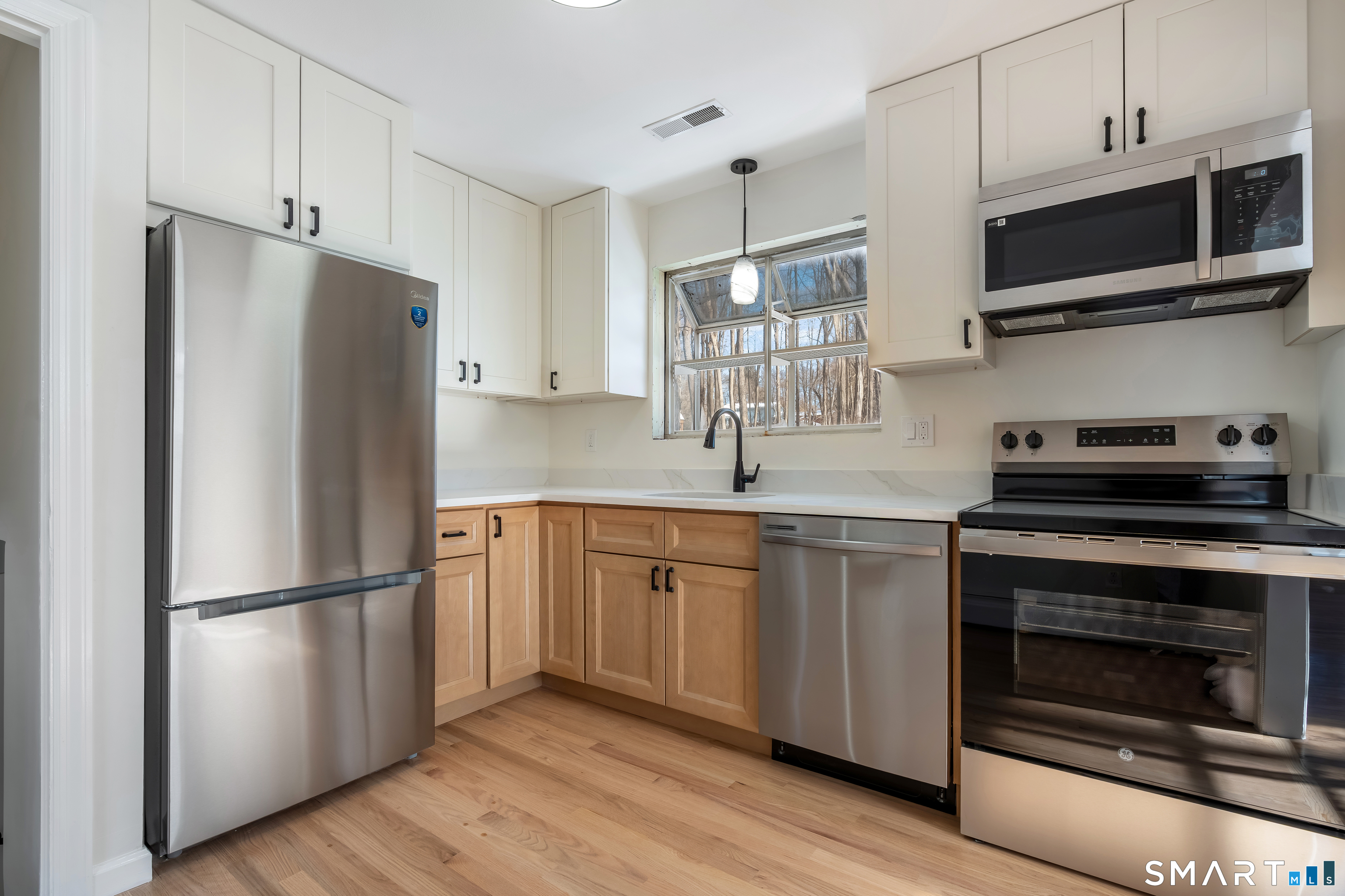 24 Pleasant Hill Road Newtown, CT 06470 - Photo 6 of 27