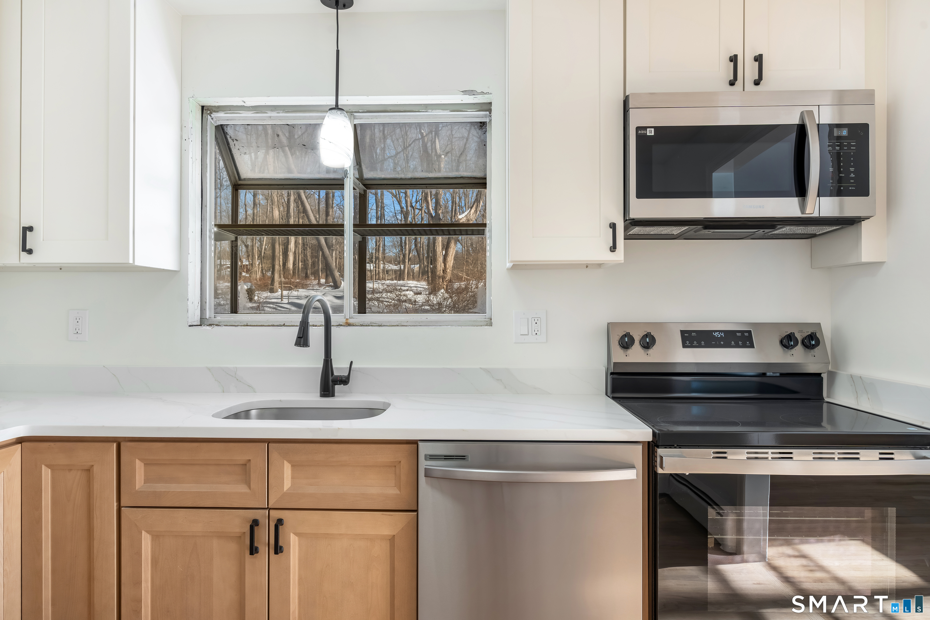 24 Pleasant Hill Road Newtown, CT 06470 - Photo 7 of 27