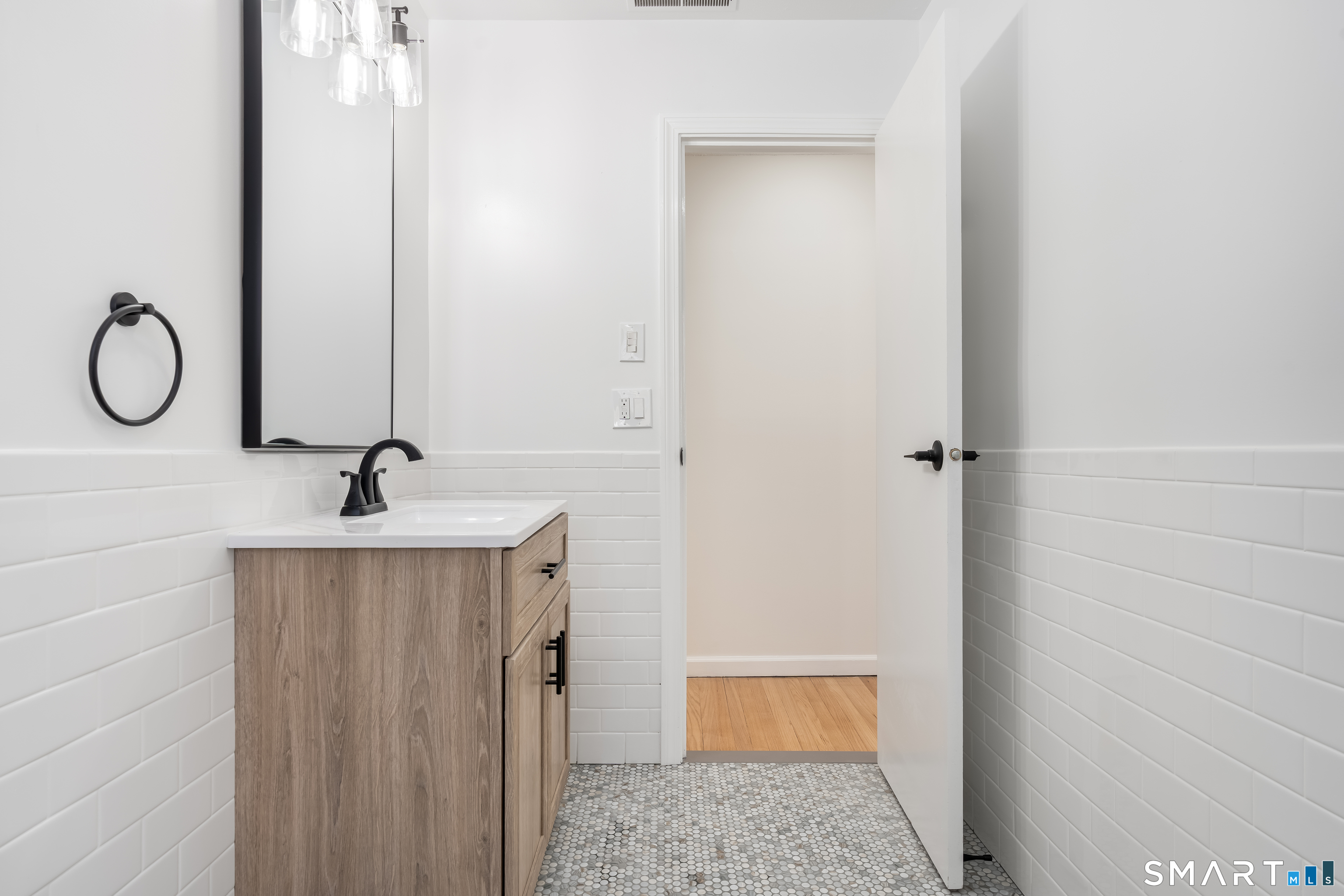 24 Pleasant Hill Road Newtown, CT 06470 - Photo 10 of 27