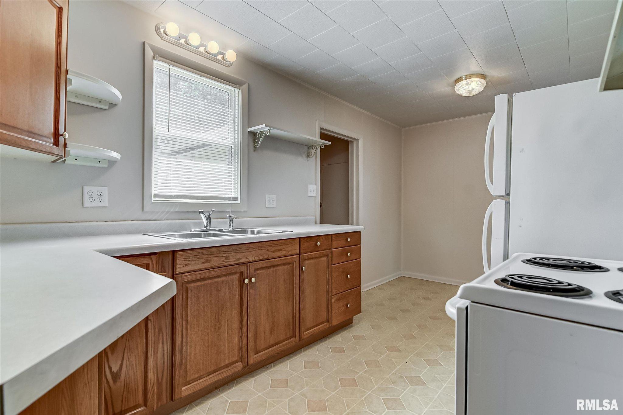 818 West Calhoun Avenue Springfield, IL 62702 - Photo 8 of 28
