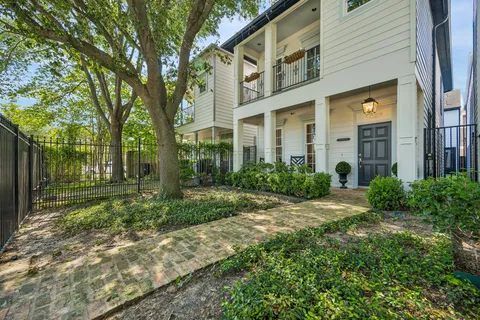 $709,999 | 1022 East 27th Street, Houston, TX 77009