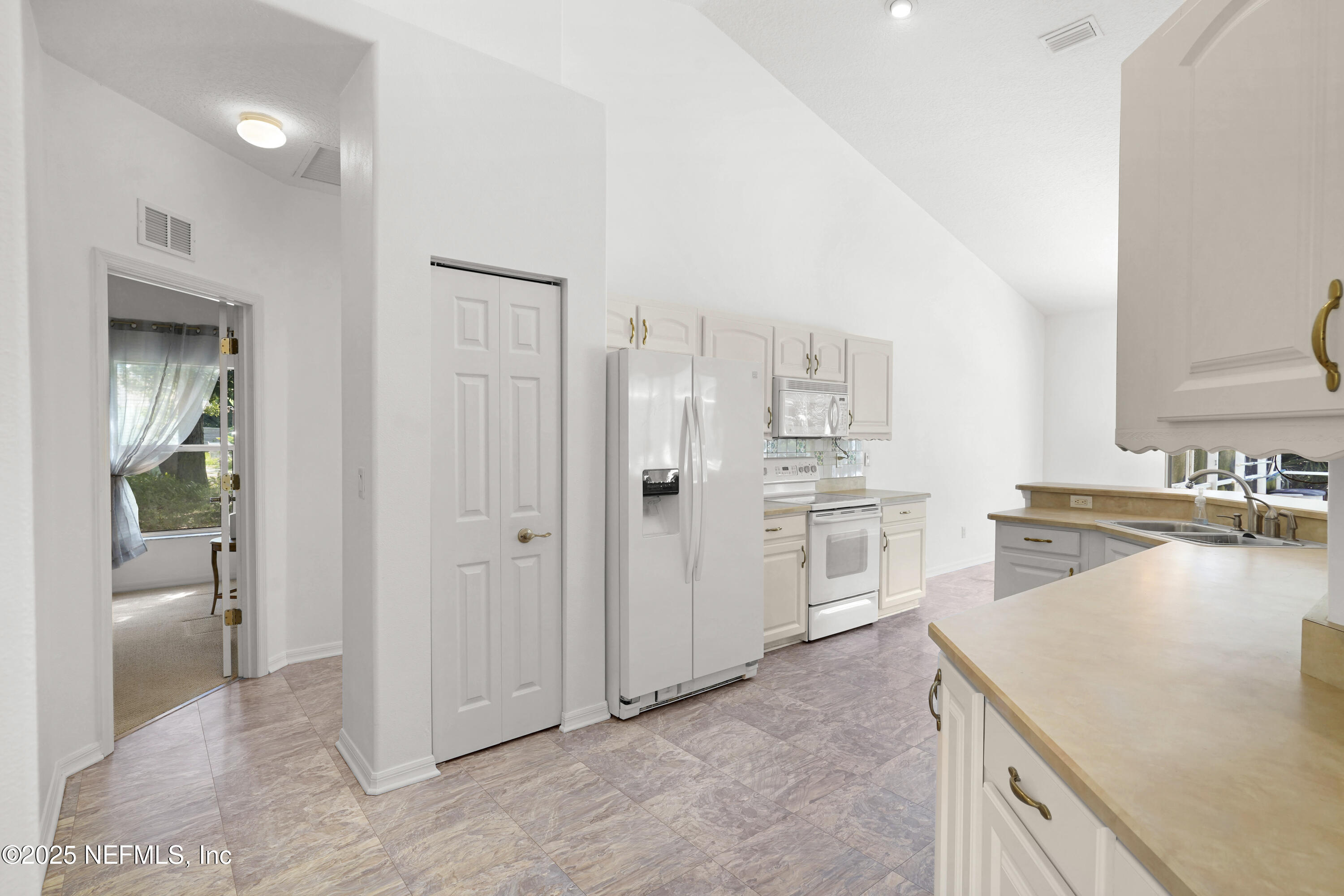 546 Sevilla Drive St. Augustine, FL 32086 - Photo 7 of 46 DSC02692