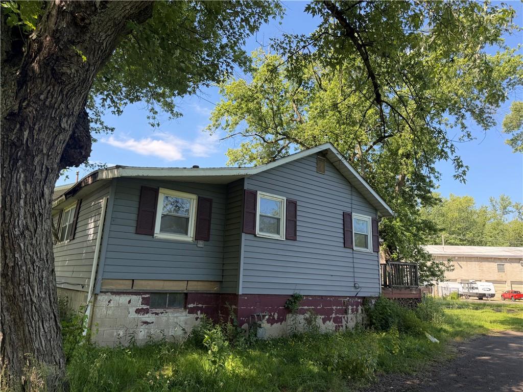 1585 Mercer Road Ellwood City, PA 16117 - Photo 7 of 15