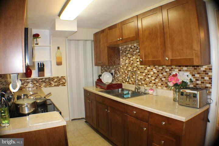 4523 Samuels Pine Road Chantilly, VA 20151 - Photo 9 of 20 Kitchen # 2 lower Level