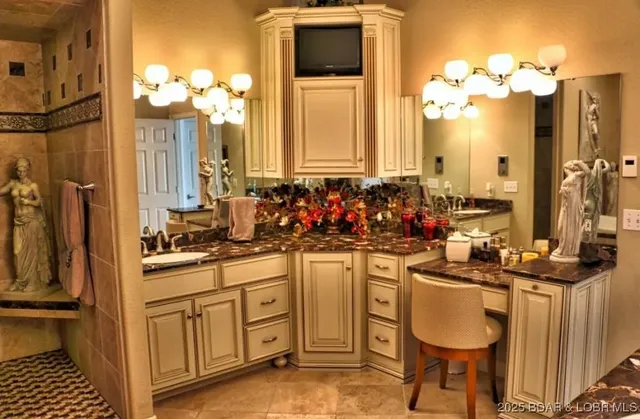 $925,000 | 135 Windy Cove, Roach, MO 65787