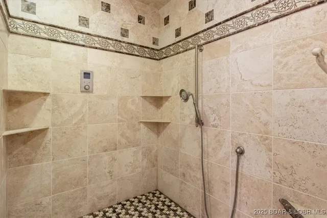 $925,000 | 135 Windy Cove, Roach, MO 65787