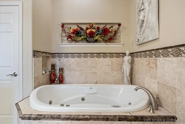 $925,000 | 135 Windy Cove, Roach, MO 65787