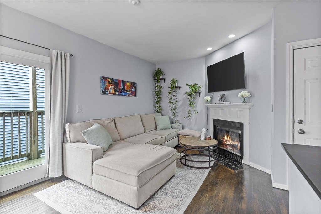 52 H Street, Unit 2 Boston, MA 02127 - Photo 6 of 15