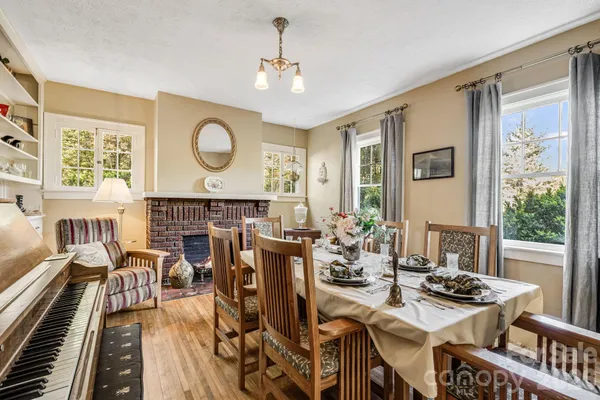 $823,900 | 29 Walnut Street, Hot Springs, NC 28743