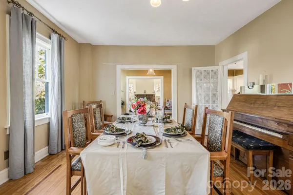 $823,900 | 29 Walnut Street, Hot Springs, NC 28743