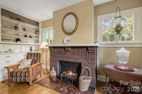 $823,900 | 29 Walnut Street, Hot Springs, NC 28743