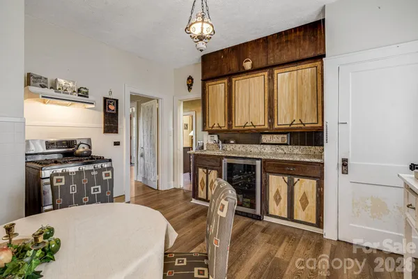 $823,900 | 29 Walnut Street, Hot Springs, NC 28743