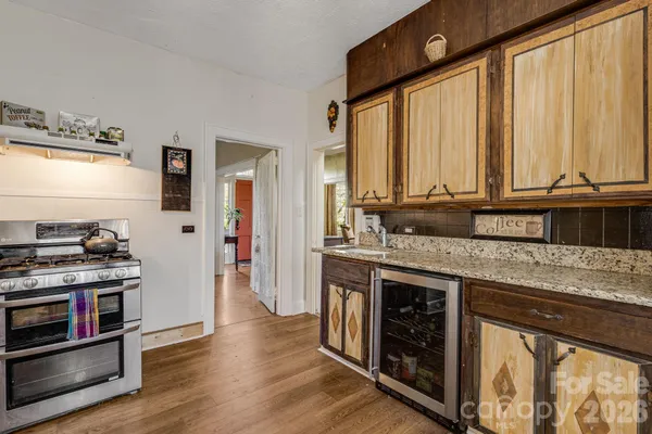 $823,900 | 29 Walnut Street, Hot Springs, NC 28743