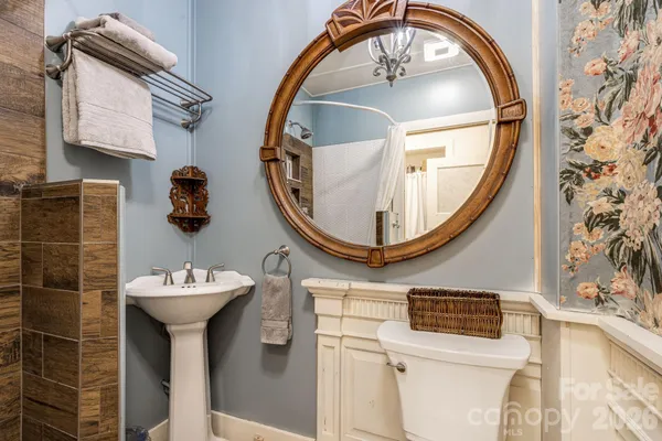 $823,900 | 29 Walnut Street, Hot Springs, NC 28743