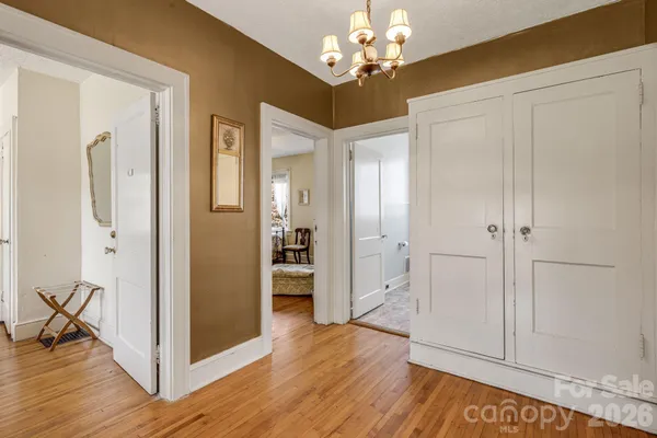 $823,900 | 29 Walnut Street, Hot Springs, NC 28743