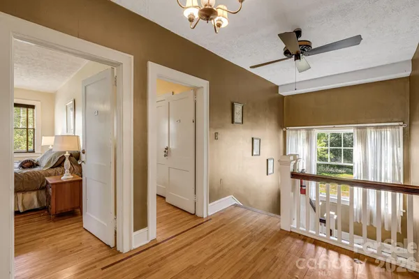 $823,900 | 29 Walnut Street, Hot Springs, NC 28743