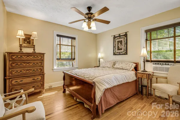 $823,900 | 29 Walnut Street, Hot Springs, NC 28743
