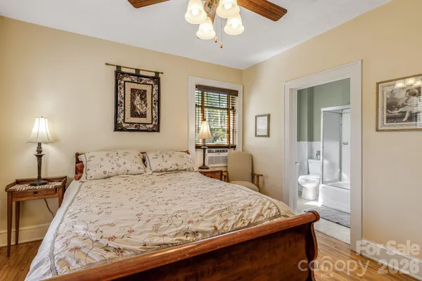 $823,900 | 29 Walnut Street, Hot Springs, NC 28743
