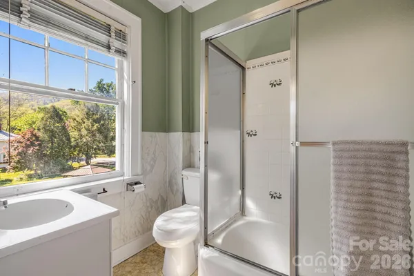 $823,900 | 29 Walnut Street, Hot Springs, NC 28743