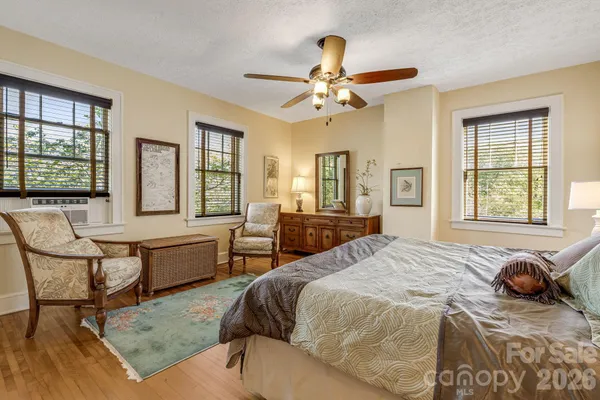 $823,900 | 29 Walnut Street, Hot Springs, NC 28743