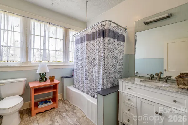 $823,900 | 29 Walnut Street, Hot Springs, NC 28743