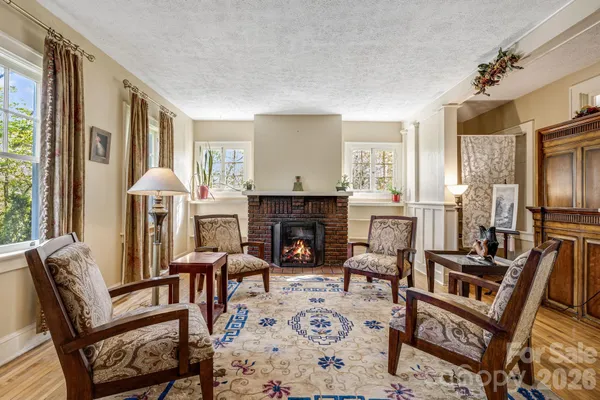 $823,900 | 29 Walnut Street, Hot Springs, NC 28743