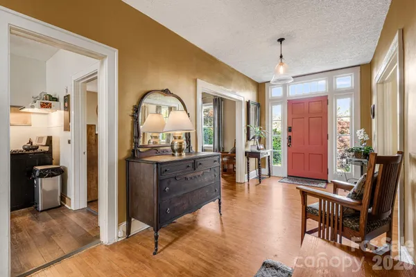 $823,900 | 29 Walnut Street, Hot Springs, NC 28743