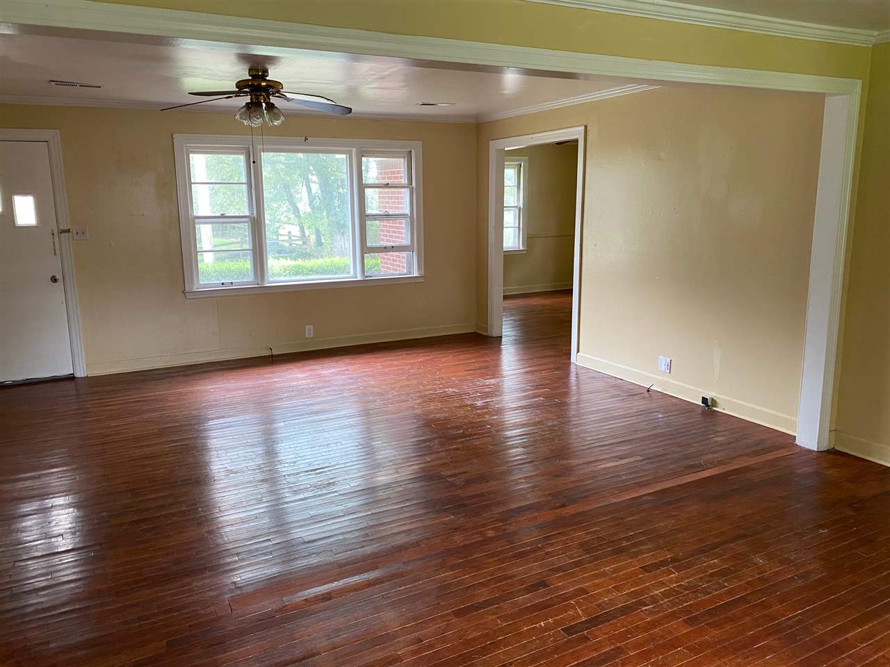 331 East Ripley Avenue Covington, TN 38019 - Photo 6 of 12 Nice, open living room.
