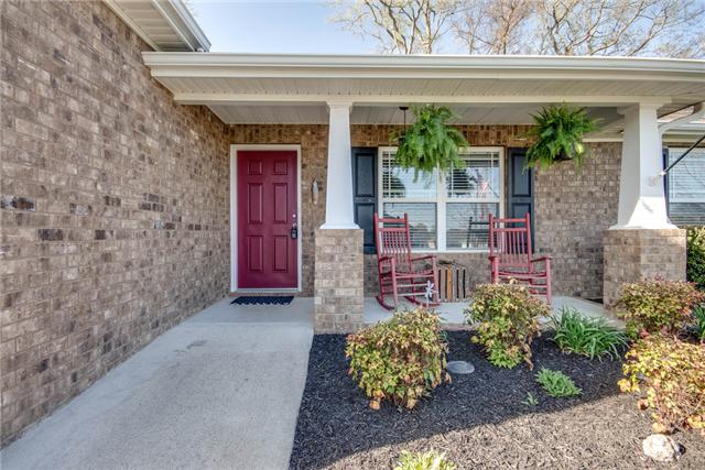 1046 Hummingbird Lane Spring Hill, TN 37174 - Photo 3 of 17 Gallery Image 3