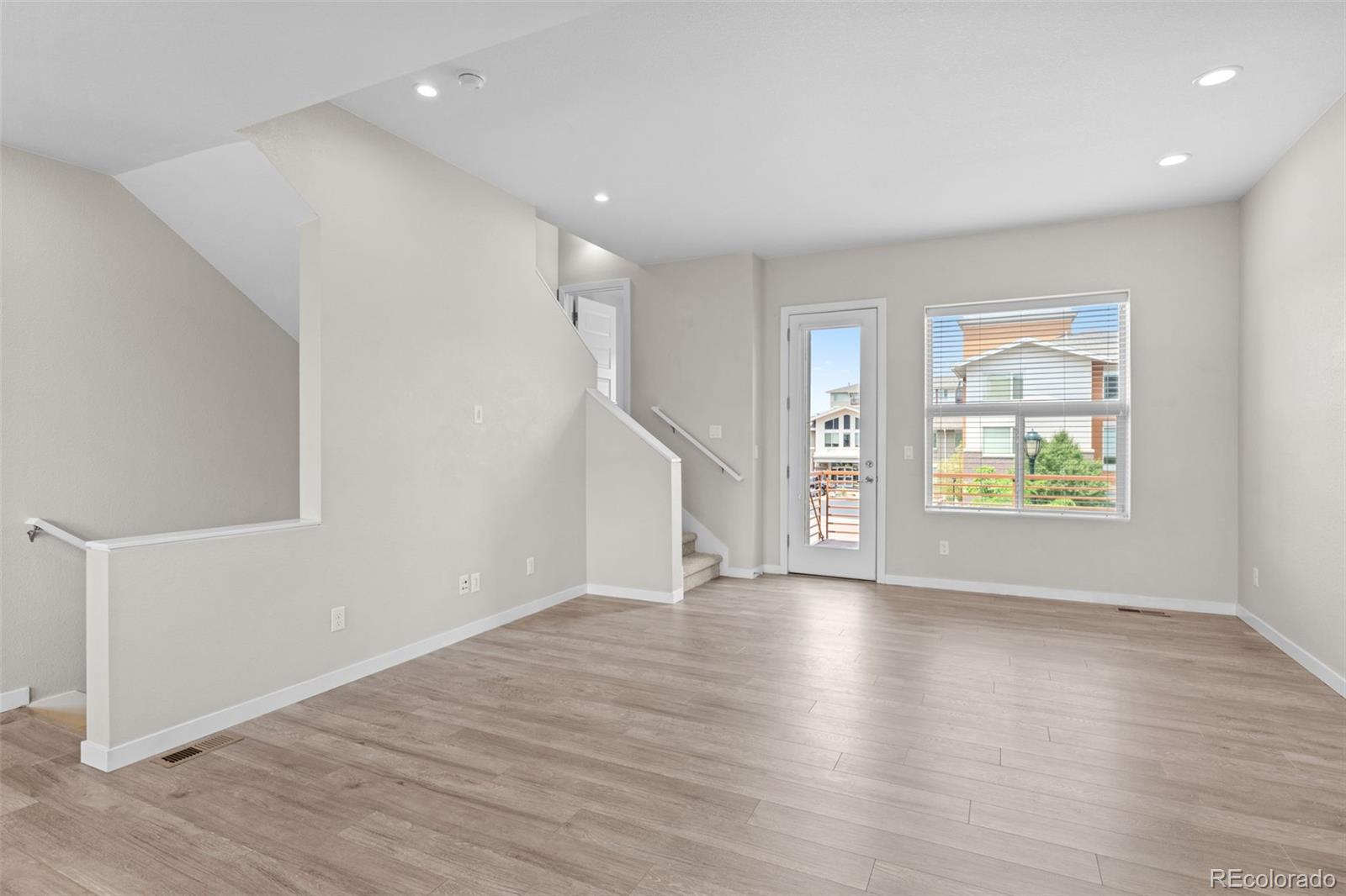 10137 Belvedere Loop Lone Tree, CO 80124 - Photo 7 of 37