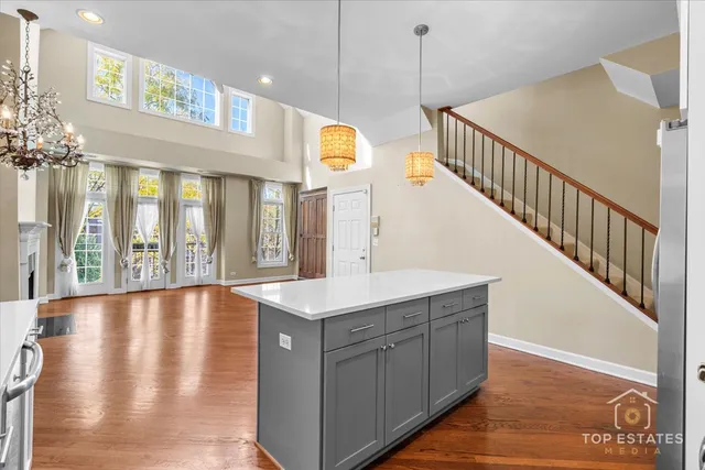 $869,000 | 3749 North Ashland Avenue, Unit 3S, Chicago, IL 60613