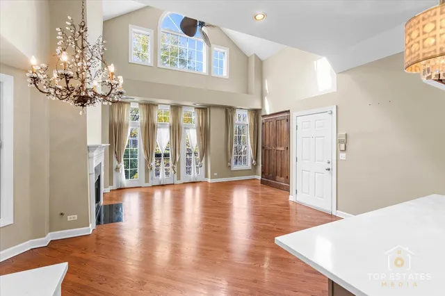 $869,000 | 3749 North Ashland Avenue, Unit 3S, Chicago, IL 60613