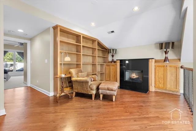 $869,000 | 3749 North Ashland Avenue, Unit 3S, Chicago, IL 60613