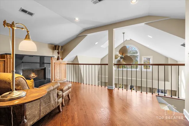 $869,000 | 3749 North Ashland Avenue, Unit 3S, Chicago, IL 60613