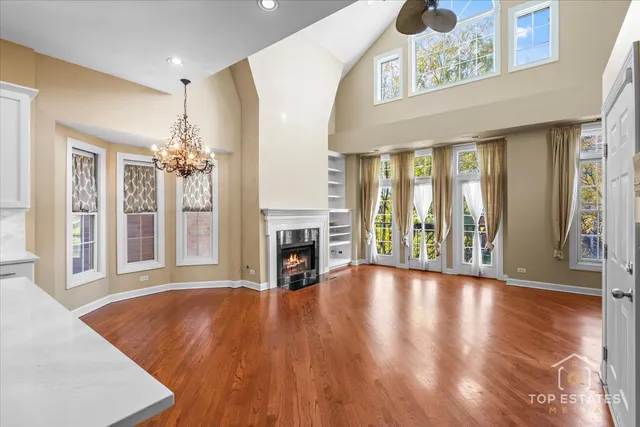 $869,000 | 3749 North Ashland Avenue, Unit 3S, Chicago, IL 60613