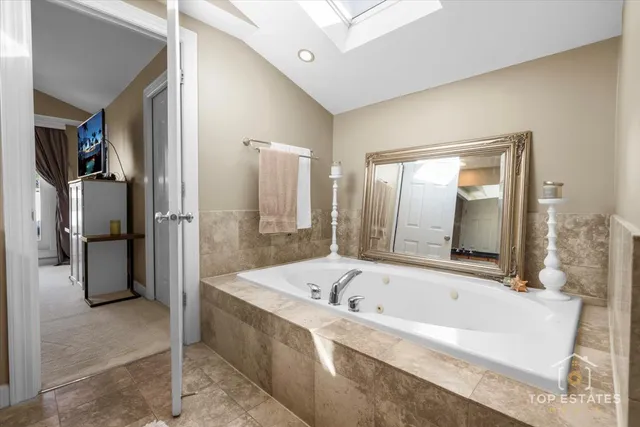 $869,000 | 3749 North Ashland Avenue, Unit 3S, Chicago, IL 60613