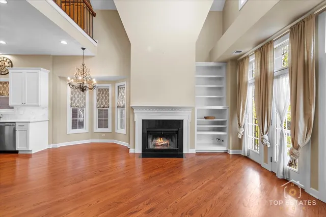 $869,000 | 3749 North Ashland Avenue, Unit 3S, Chicago, IL 60613