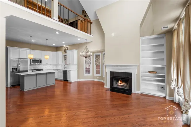 $869,000 | 3749 North Ashland Avenue, Unit 3S, Chicago, IL 60613