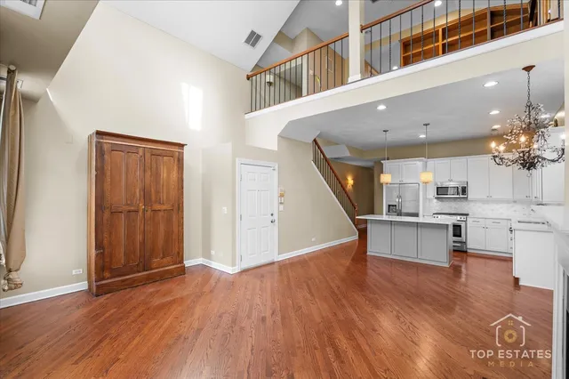 $869,000 | 3749 North Ashland Avenue, Unit 3S, Chicago, IL 60613