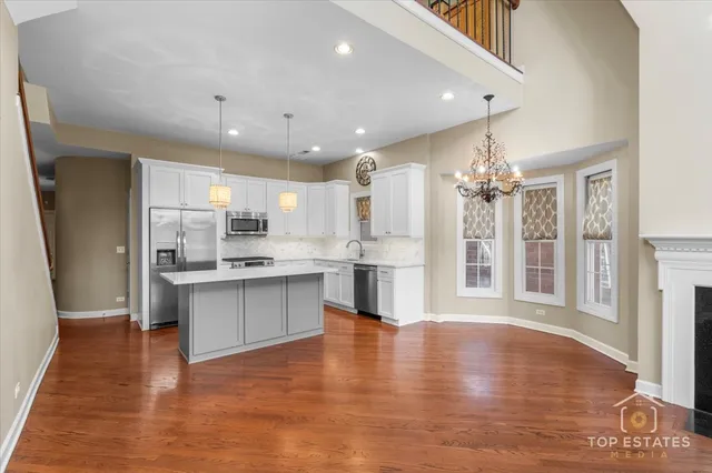 $869,000 | 3749 North Ashland Avenue, Unit 3S, Chicago, IL 60613