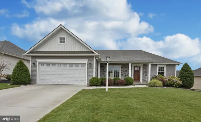 $401,500 | 16 Rolling Meadow Road, Lebanon, PA 17046