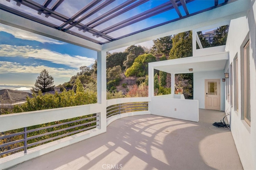 95 Hiller Drive Oakland, CA 94618 - Photo 40 of 58 Entrance to back of home